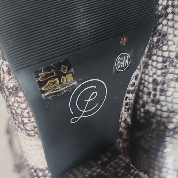 NEW! Chinese Laundry Rosalina Snakeskin Zip Ankle Boots Size 6.5 - Picture 9 of 13